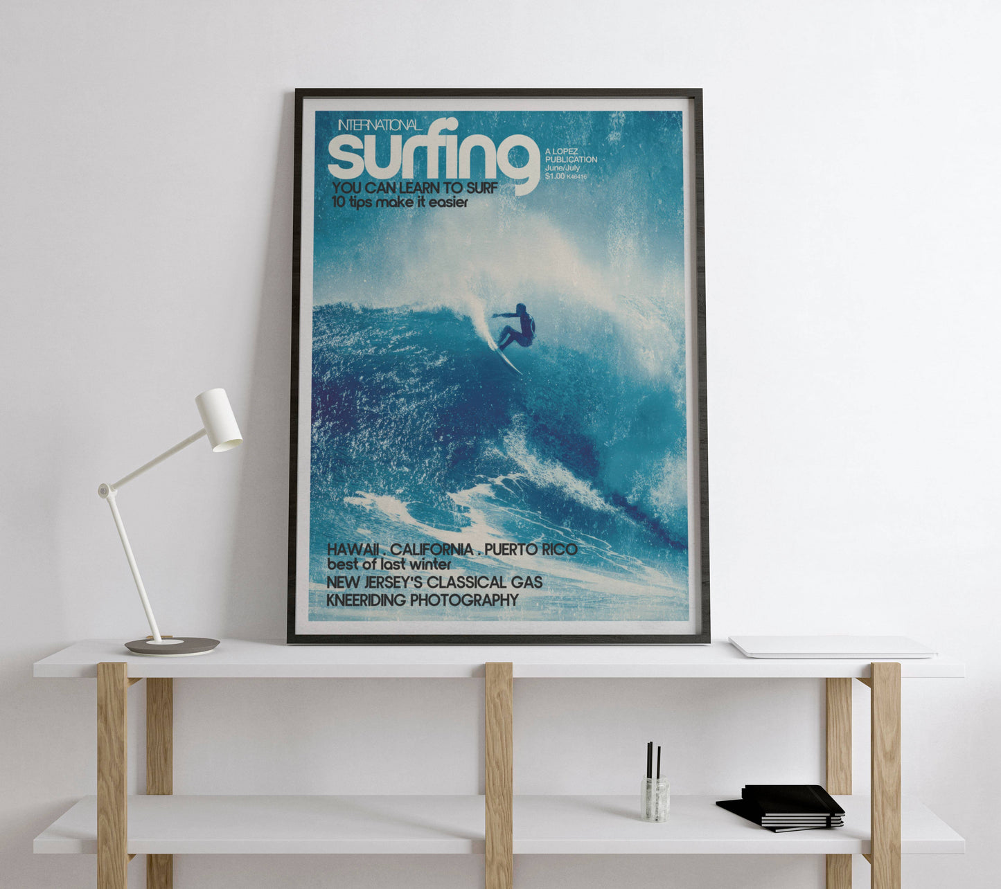 Poster Surf Rétro – Rider sur vague tropicale