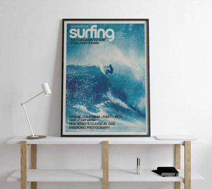 Poster Surf Rétro – Rider sur vague tropicale