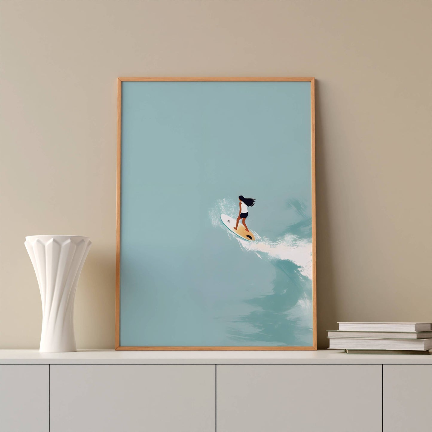 Affiche Surfeuse Minimaliste – Vague Océanique et Esprit Surf | Poster sur Papier Mat