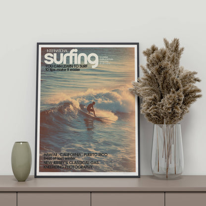 Affiche Surf Sunset – Surfeur rétro lumière dorée