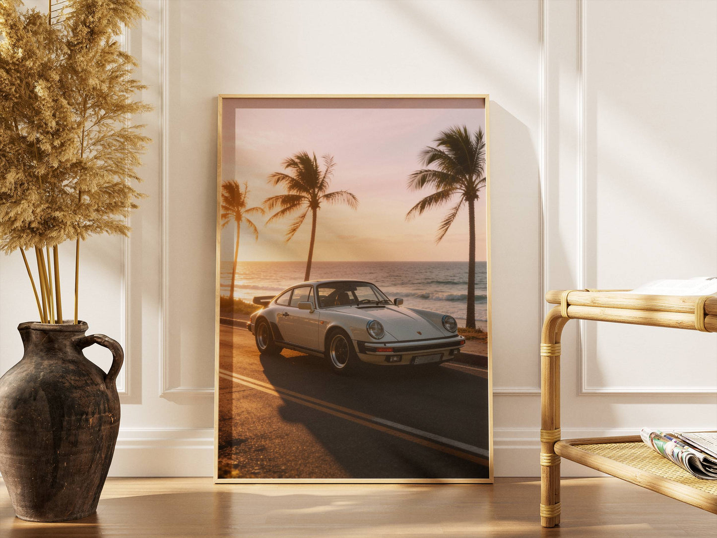 Affiche Porsche Classique en Bord de Mer – Route Côtière au Coucher du Soleil | Poster Automobile Vintage