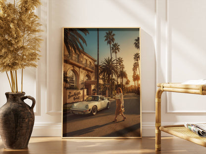 Affiche Porsche 911 Devant Grand Hôtel de Luxe – Élégance Riviera & Lifestyle Premium | Poster Automobile Vintage