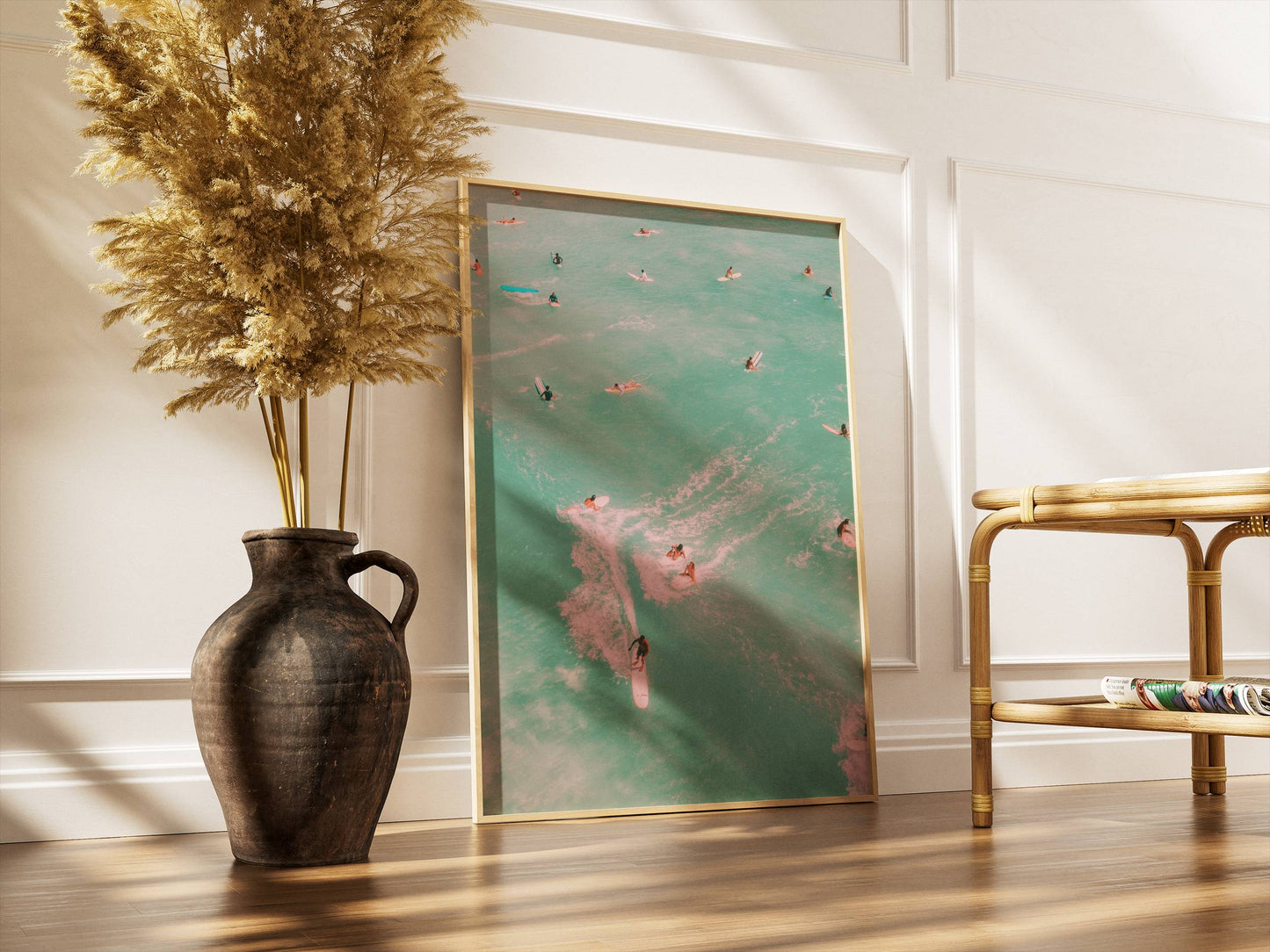 Affiche Surfeurs dans les Eaux Turquoise – Évasion Tropicale et Océan | Poster sur Papier Mat
