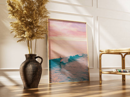 Affiche Surf au Crépuscule Rose – Vague Océanique et Ambiance Tropicale | Poster sur Papier Mat