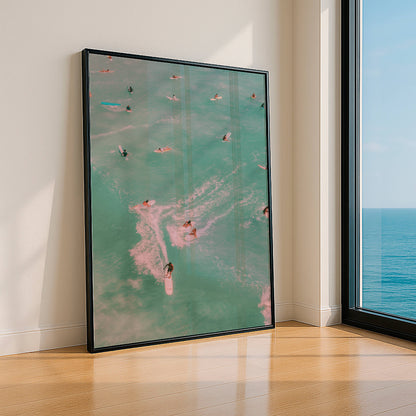 Affiche Surfeurs dans les Eaux Turquoise – Évasion Tropicale et Océan | Poster sur Papier Mat