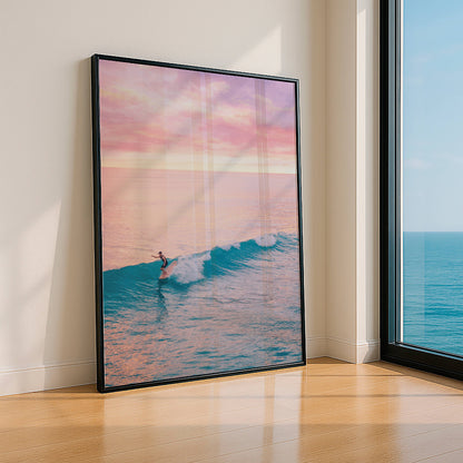Affiche Surf au Crépuscule Rose – Vague Océanique et Ambiance Tropicale | Poster sur Papier Mat