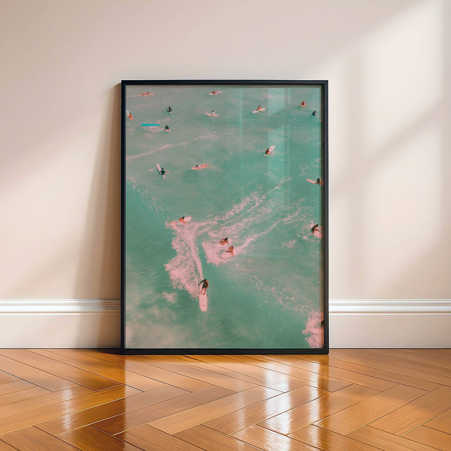 Affiche Surfeurs dans les Eaux Turquoise – Évasion Tropicale et Océan | Poster sur Papier Mat