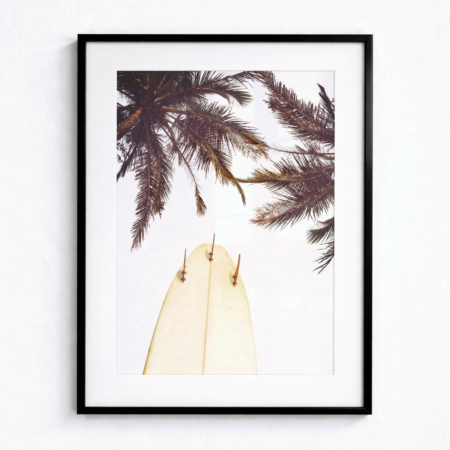 Affiche Planche de Surf et Palmiers – Esprit Tropical et Évasion Côtière | Poster sur Papier Mat