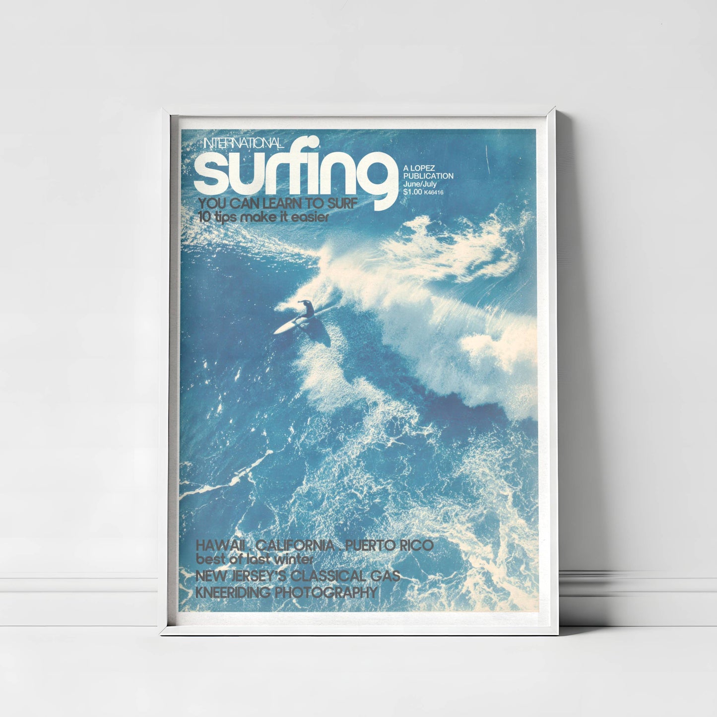 Affiche Surf Vintage – Surfeur dans vague géante océan bleu