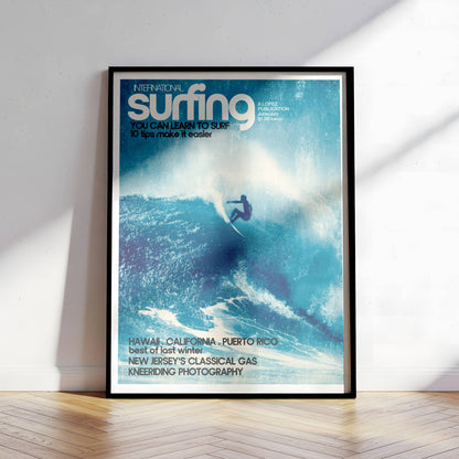 Poster Surf Rétro – Rider sur vague tropicale