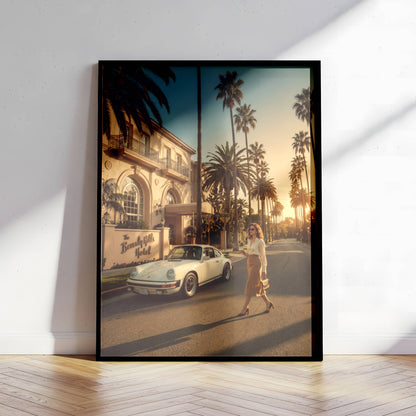 Affiche Porsche 911 Devant Grand Hôtel de Luxe – Élégance Riviera & Lifestyle Premium | Poster Automobile Vintage