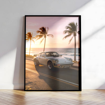 Affiche Porsche Classique en Bord de Mer – Route Côtière au Coucher du Soleil | Poster Automobile Vintage