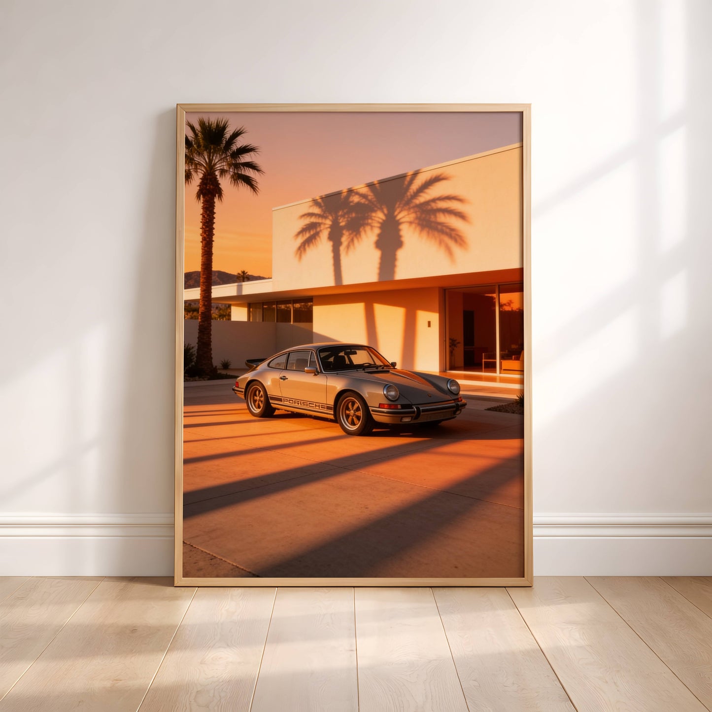 Affiche Porsche 911 au Coucher du Soleil – Lumière Californienne & Ombres de Palmiers | Poster Automobile Vintage Premium