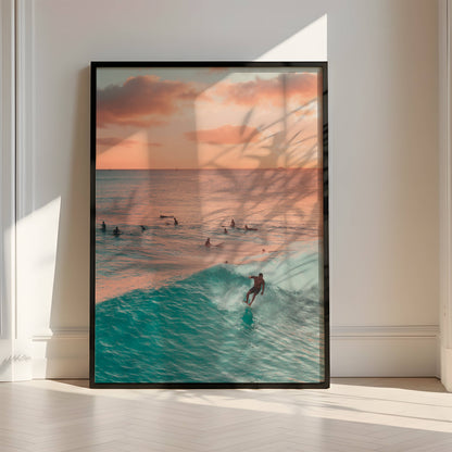 Affiche Surf au Coucher du Soleil – Vague Océanique et Horizon Doré | Poster sur Papier Mat