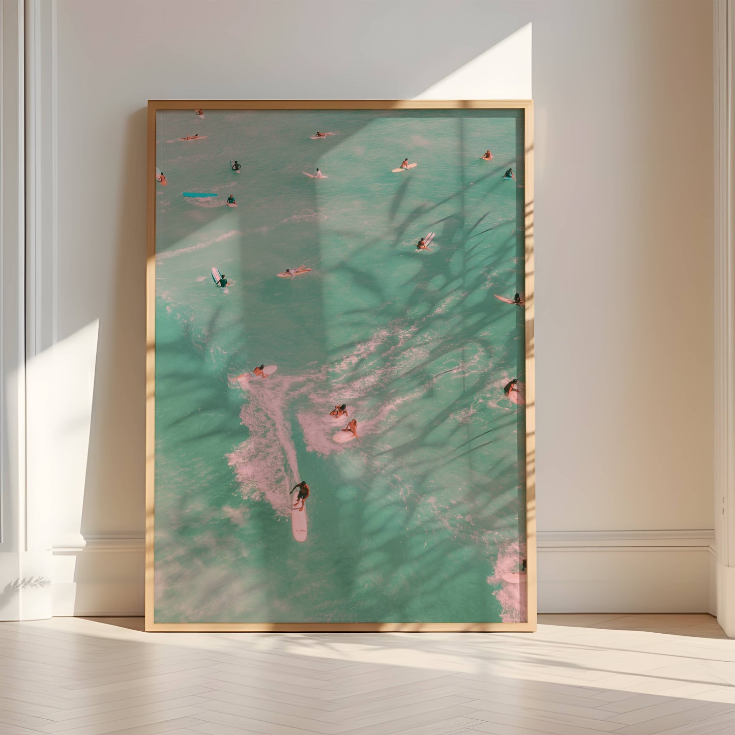 Affiche Surfeurs dans les Eaux Turquoise – Évasion Tropicale et Océan | Poster sur Papier Mat